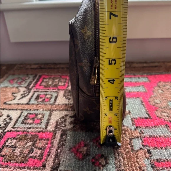 Louis Vuitton Monogram Toilette 28 cosmetic case - Picture 11 of 12